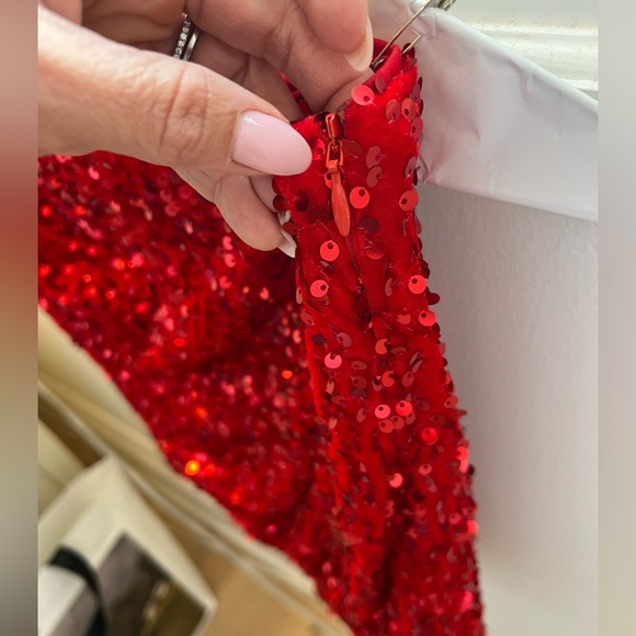 Line and dot red sequin skirt - Picture 4 of 7